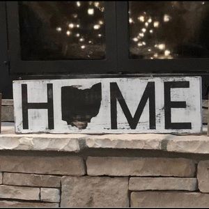 Is your HOME missing something? Grab a sign 💕